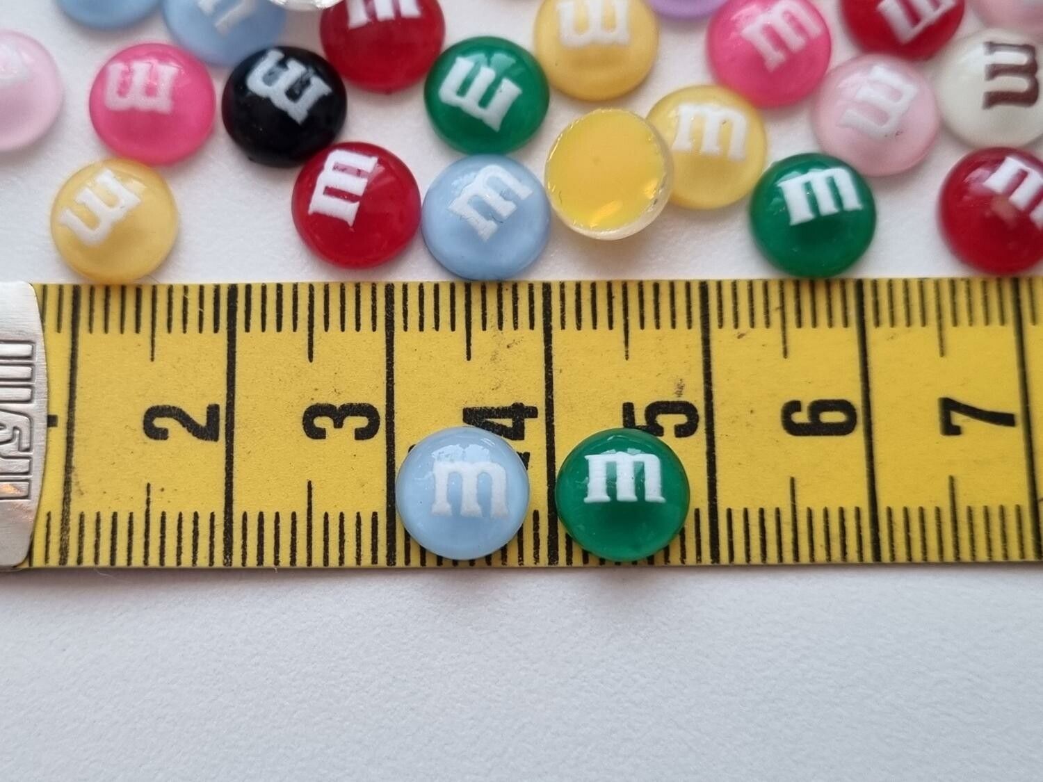 20 st flatbacks, miniatyrer i blandade färger (8 mm)