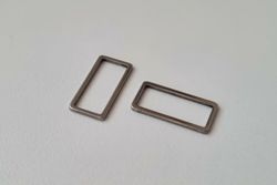 2 st små rektanglar. Berlocker / charms / hängen