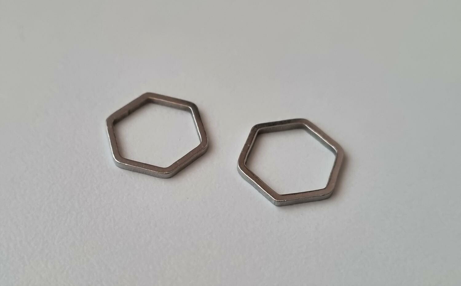 2 st små hexagon. Berlocker / charms / hängen