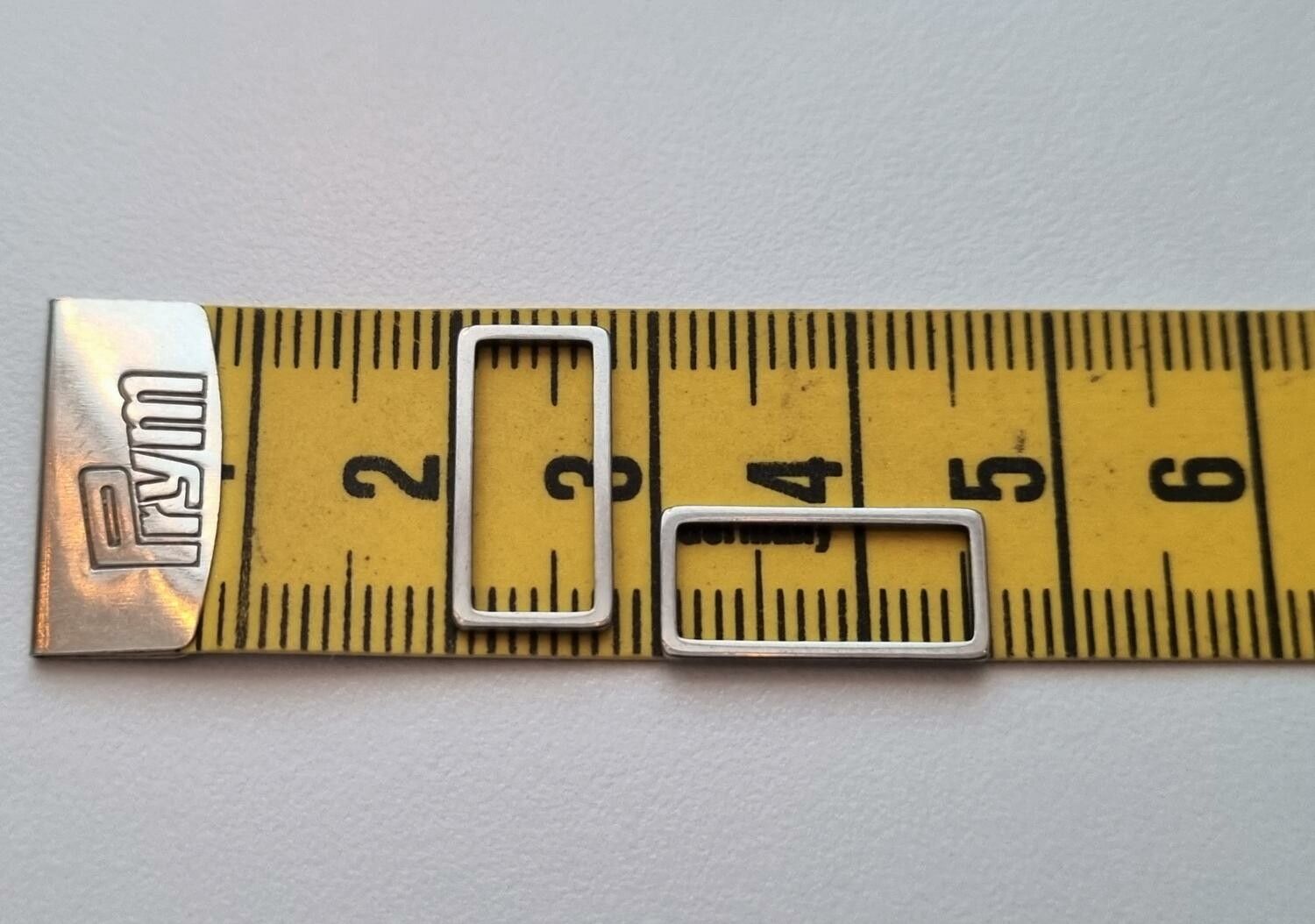 2 st små rektanglar. Berlocker / charms / hängen