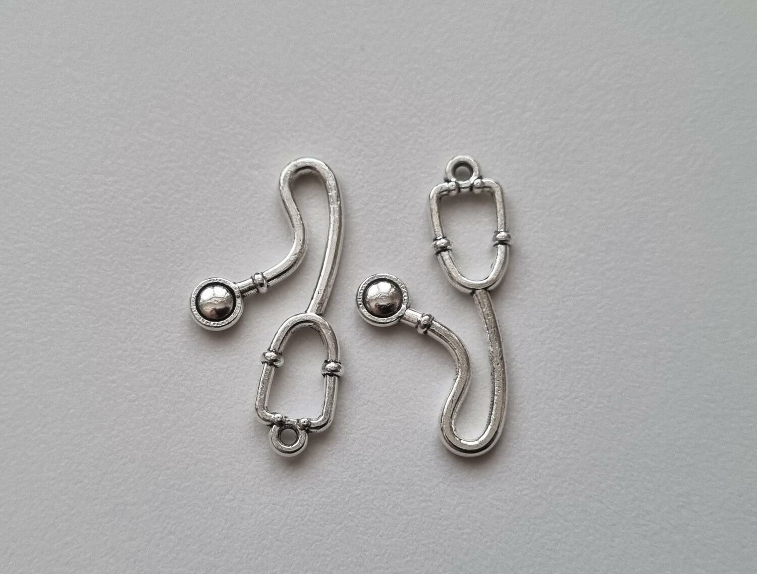 2 st stetoskop. Berlocker / charms