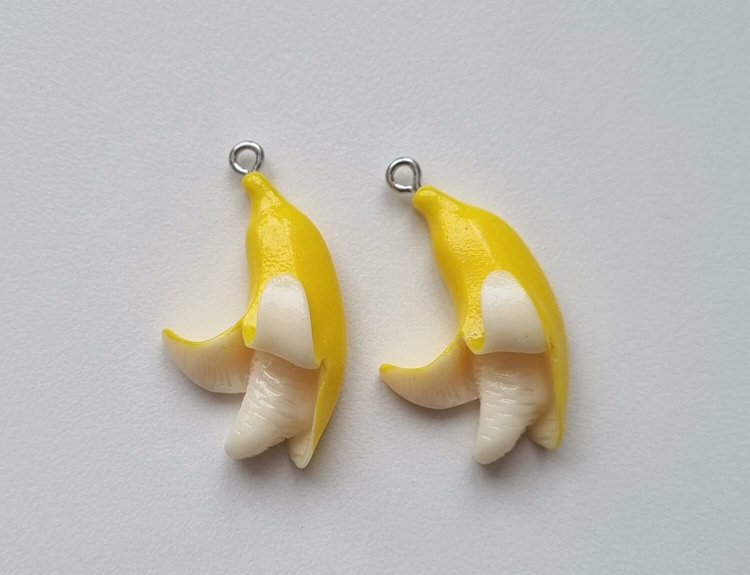 2 st skalade bananer. Berlocker / charms