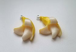 2 st skalade bananer. Berlocker / charms
