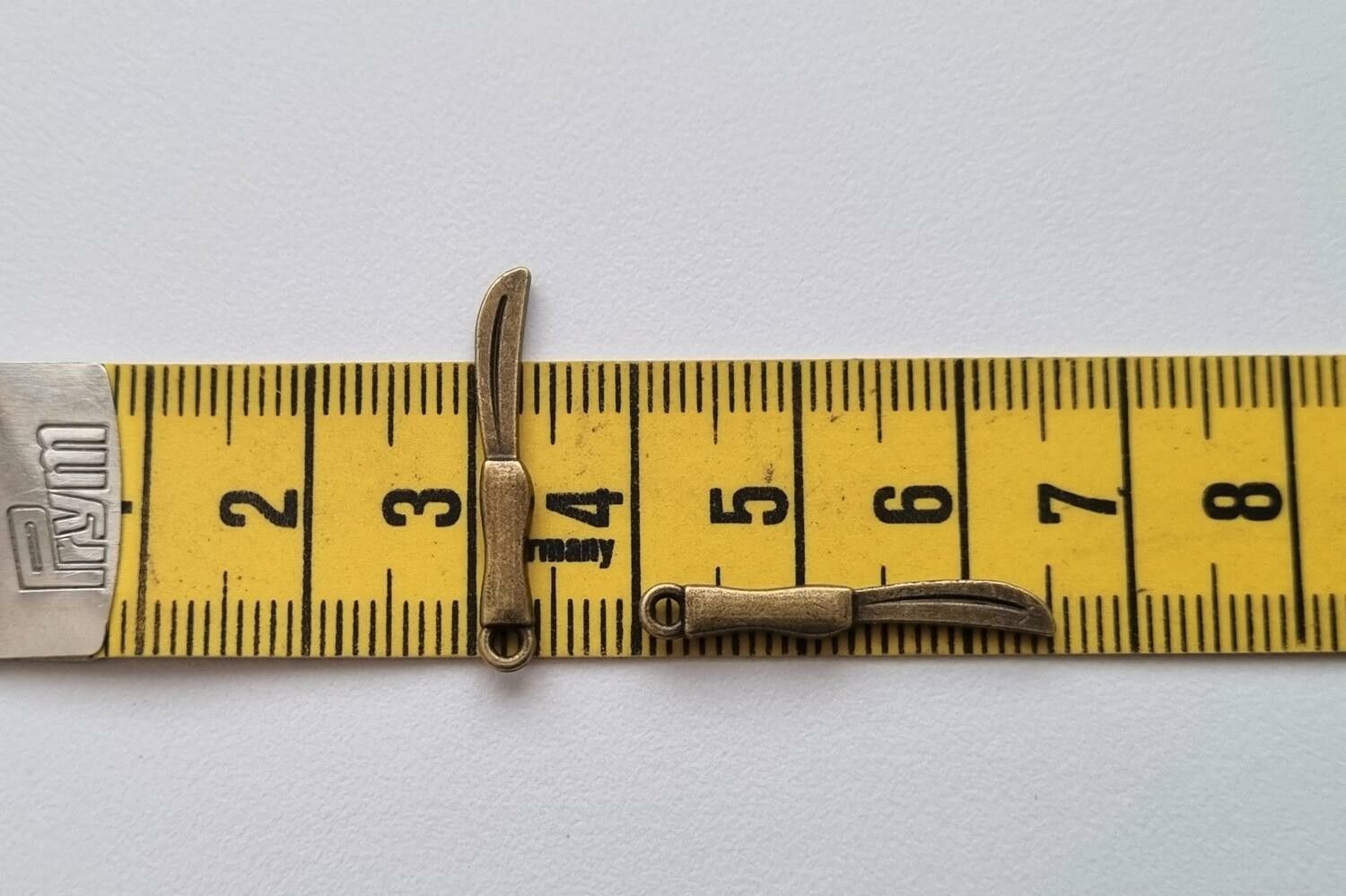 2 st smörknivar - Miniatyrer, berlocker / charms (bronsfärgade)
