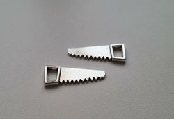 Berlocker Charms Miniatyr såg / sågar, 2 st silverfärgade