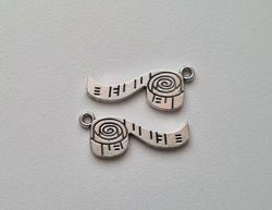 Berlocker Charms Miniatyr måttband, 2 st silverfärgade