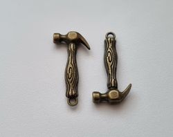 Berlocker Charms Miniatyr Hammare, 2 st bronsfärgade