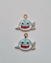 2 st blå hajar / berlocker / charms