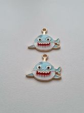 2 st blå hajar / berlocker / charms