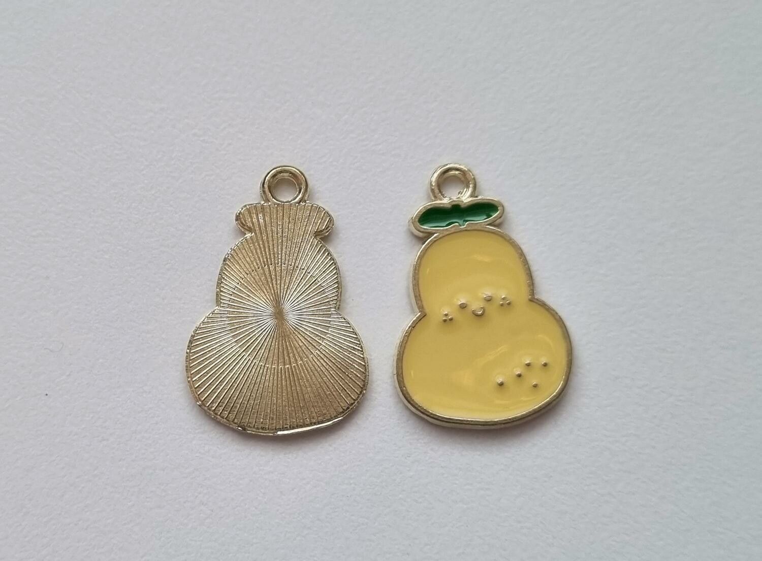 2 st päron / berlocker / charms / hängen