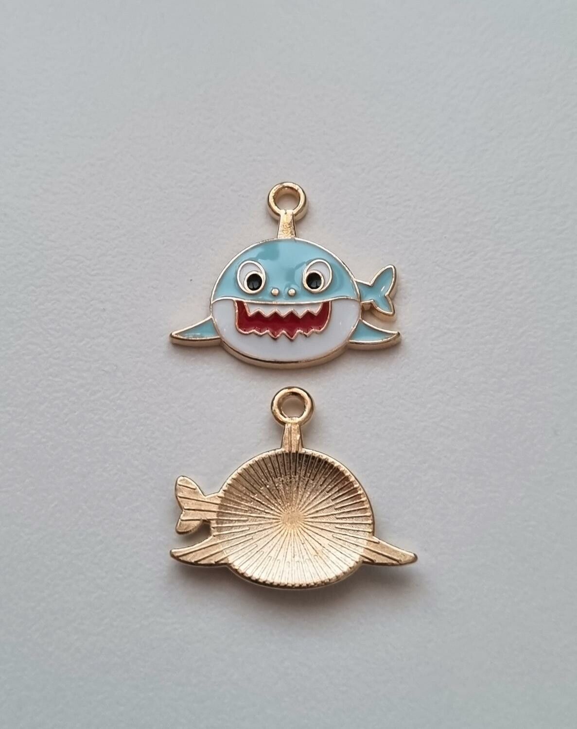2 st blå hajar / berlocker / charms