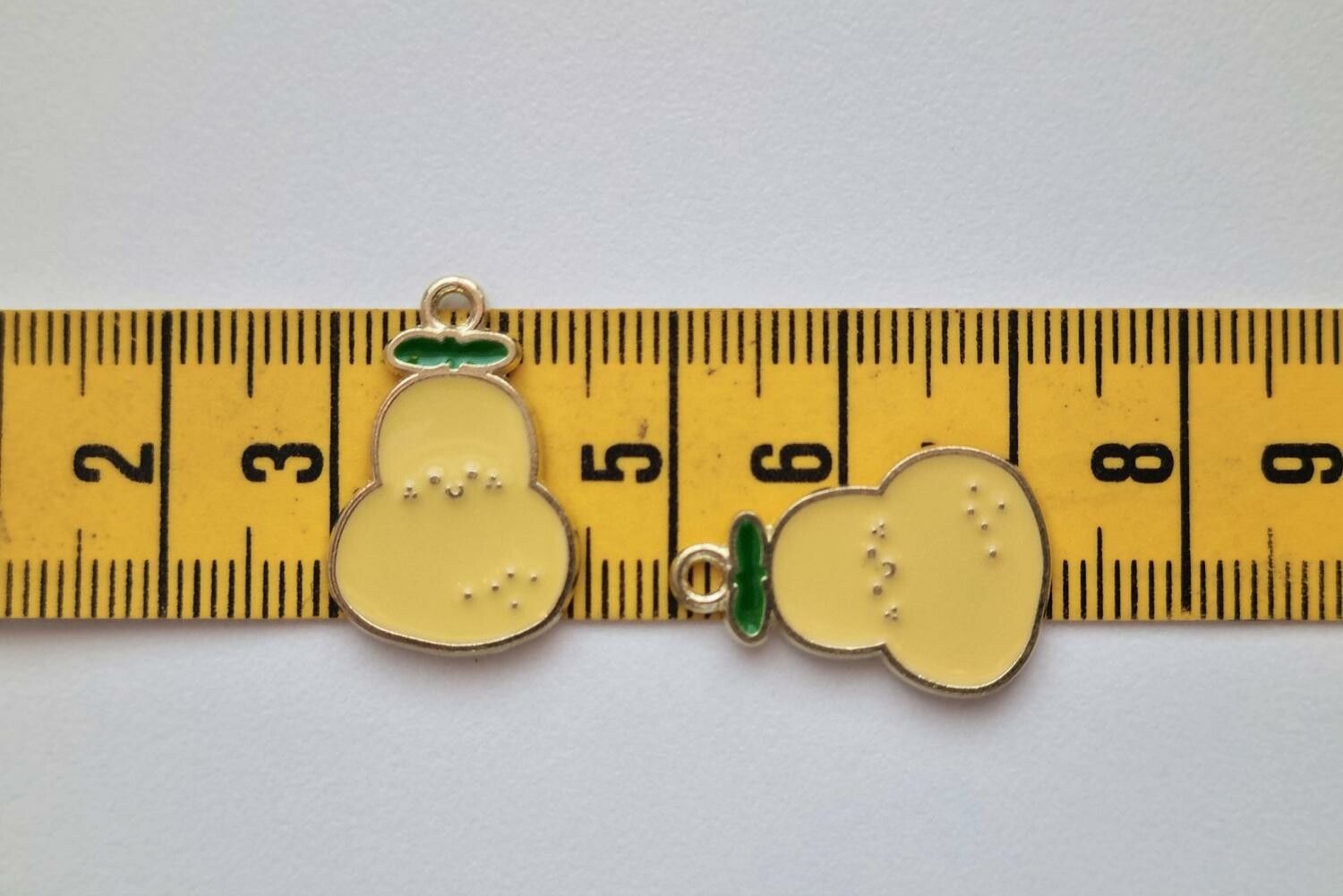 2 st päron / berlocker / charms / hängen