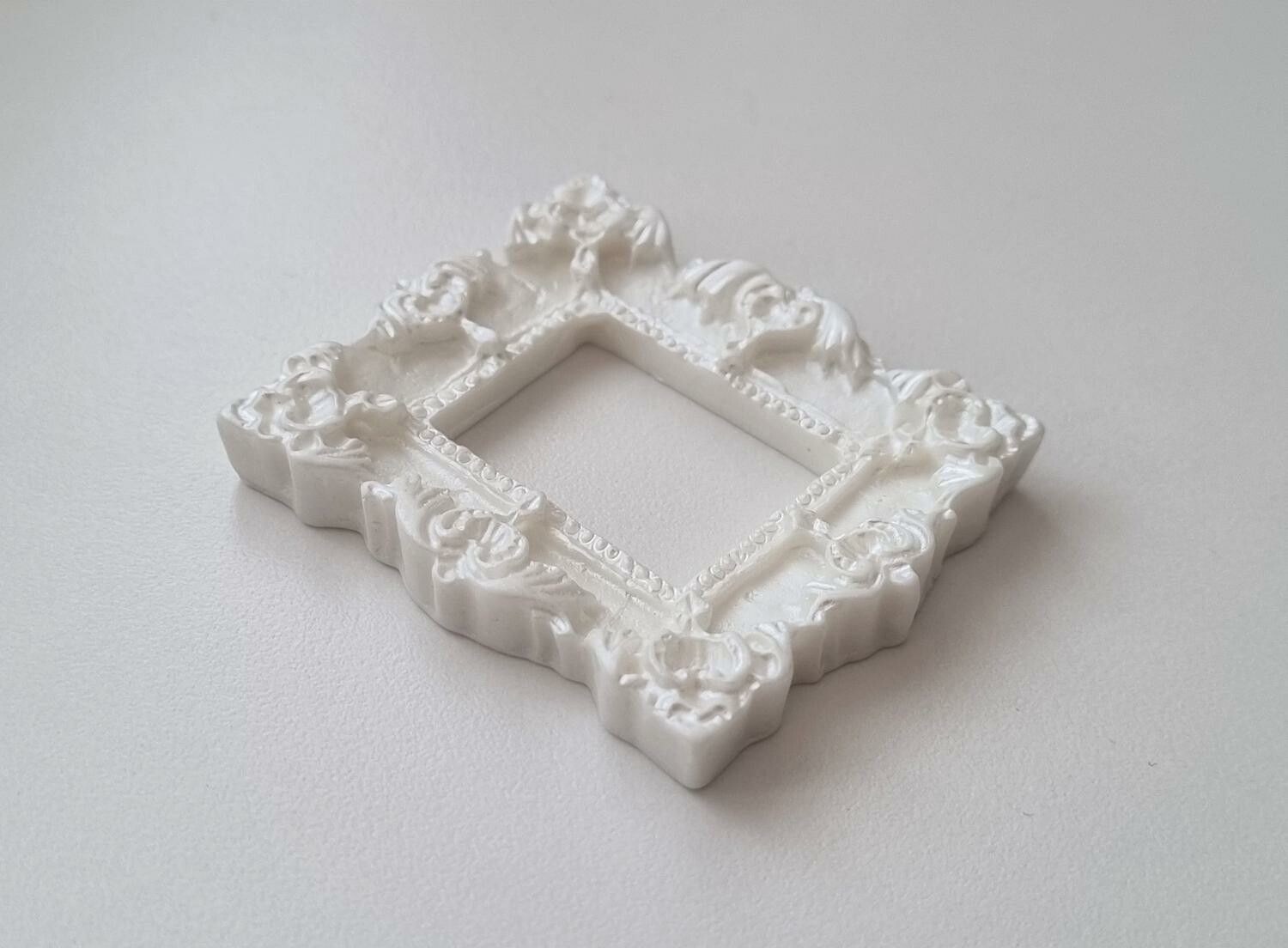 Miniatyr tavelram, ram - till dockhus, tittskåp med mera (variant 10)