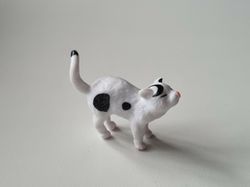 Söt svartvit katt / miniatyr