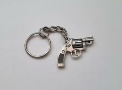 1 st Nyckelring - Silverfärgad revolver