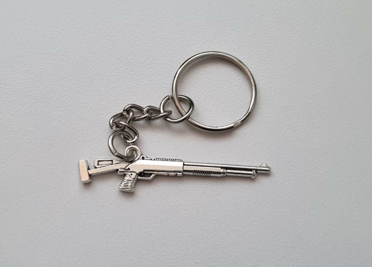 1 st Nyckelring - Silverfärgat hagelgevär / shotgun