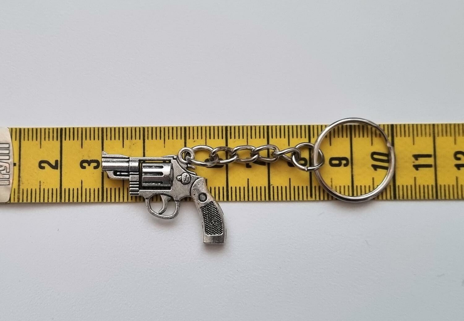 1 st Nyckelring - Silverfärgad revolver