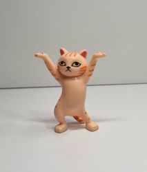 Dansande katt, katt med uppsträckta tassar. Figurin (orange)
