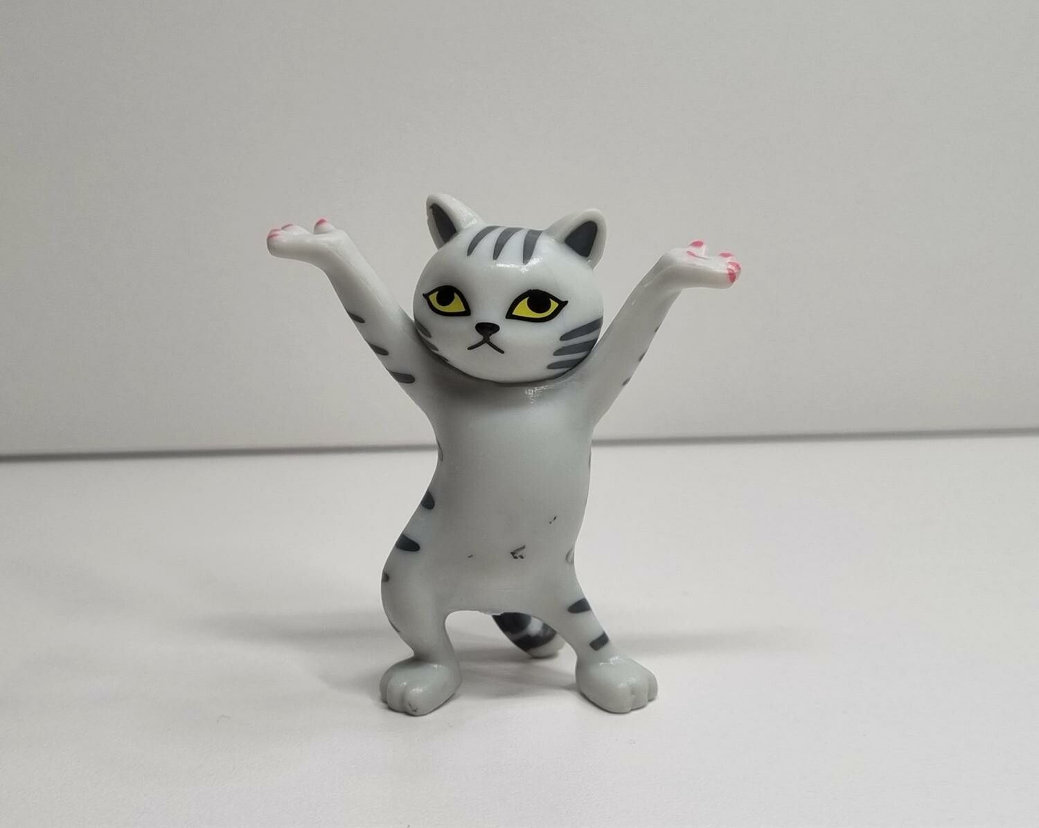 Dansande katt, katt med uppsträckta tassar. Figurin (grå)