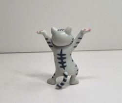 Dansande katt, katt med uppsträckta tassar. Figurin (grå)