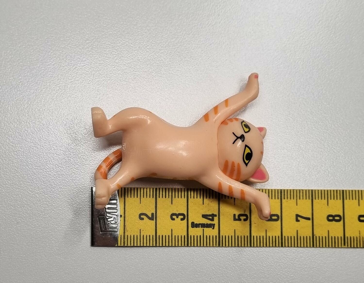 Dansande katt, katt med uppsträckta tassar. Figurin (orange)