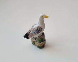 Fiskmås, miniatyrfiskmås på stubbe