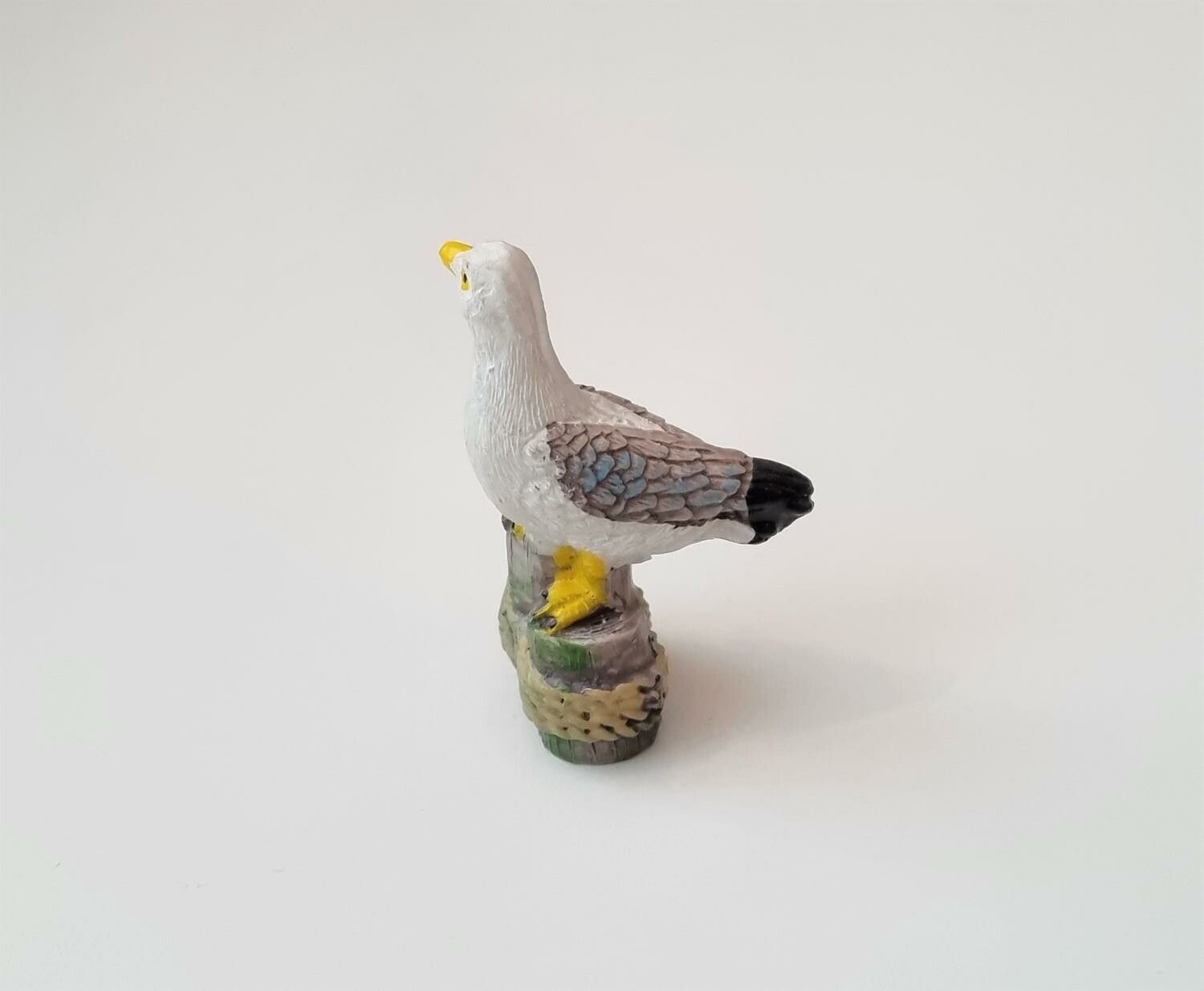 Fiskmås, miniatyrfiskmås på stubbe