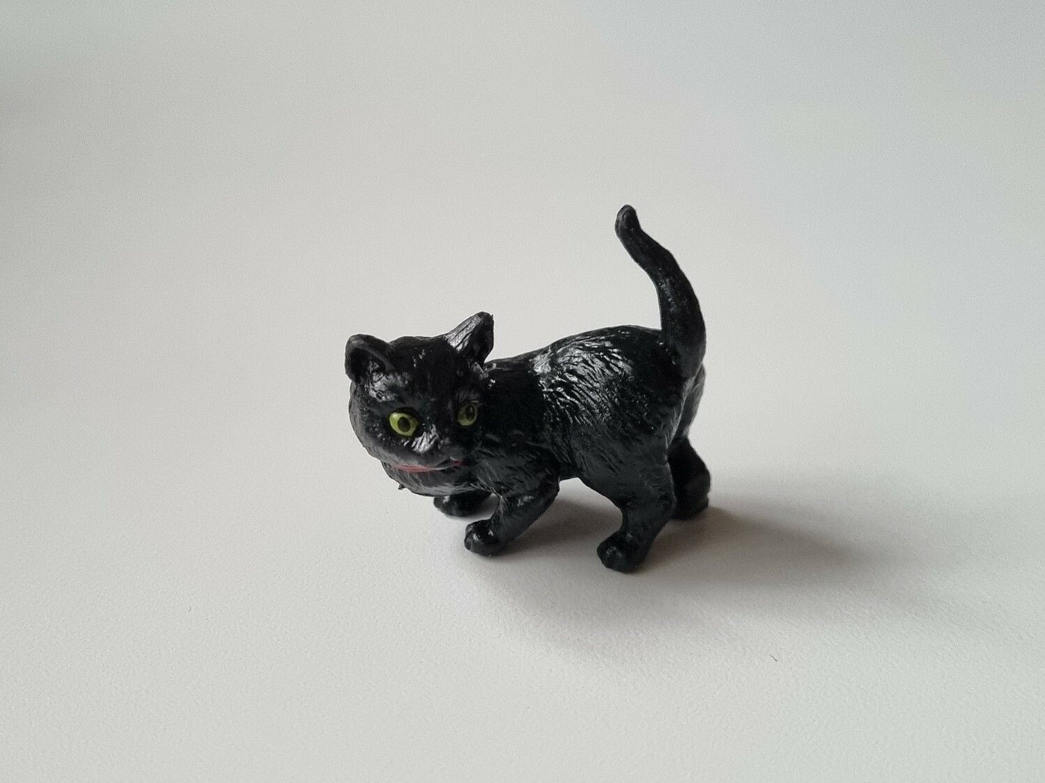 Svart katt på sin vakt / miniatyr