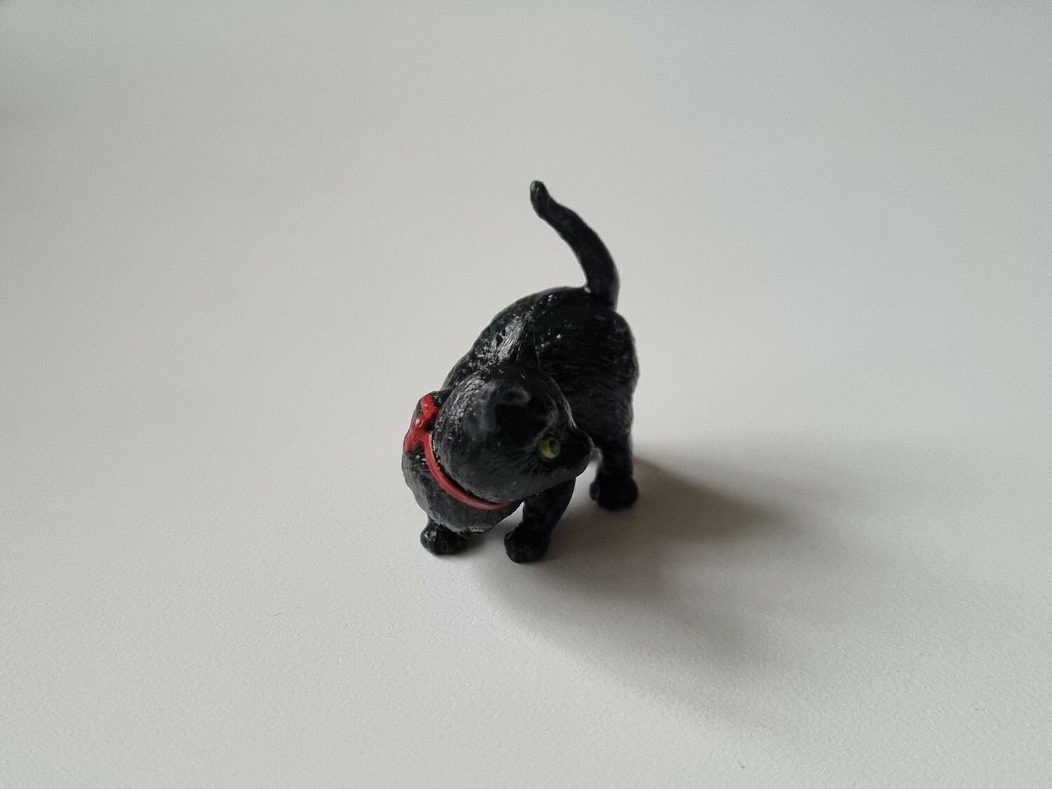 Svart katt på sin vakt / miniatyr