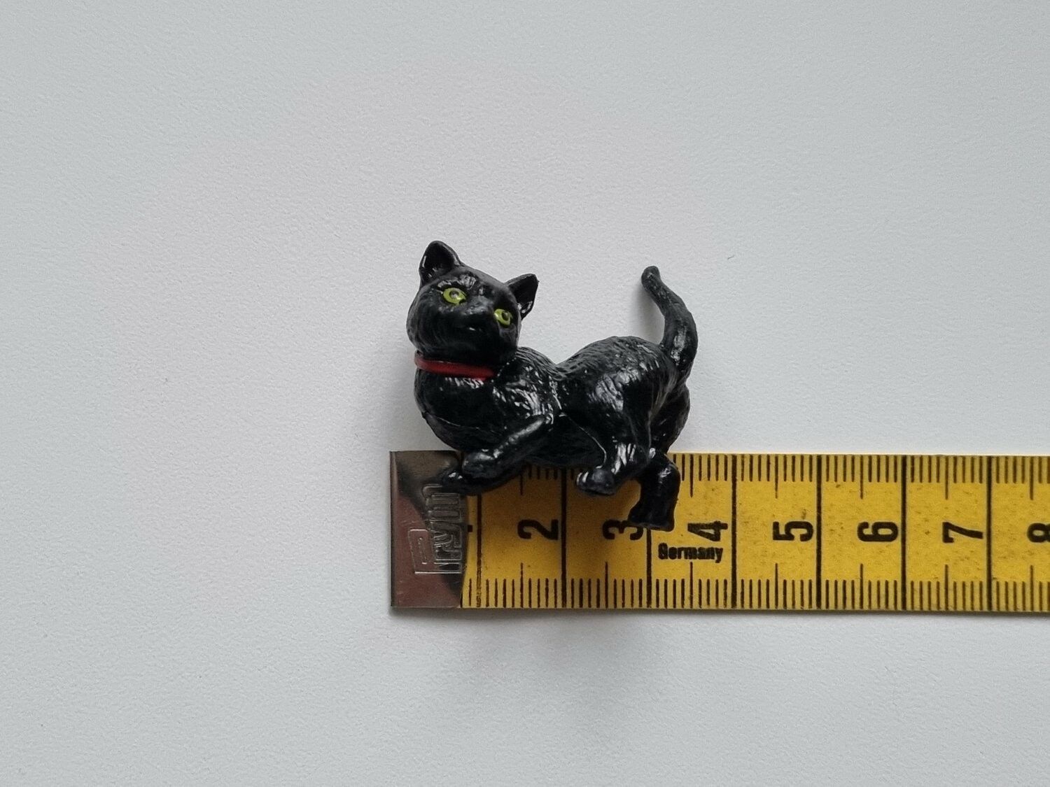 Svart katt på sin vakt / miniatyr