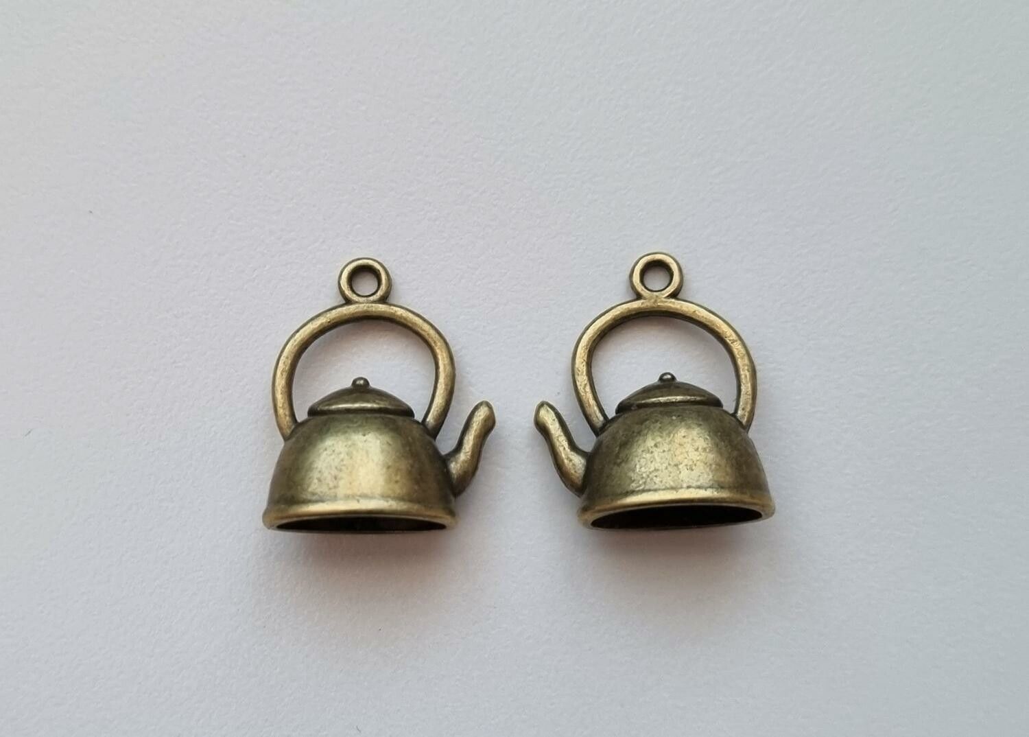 2 st bronsfärgade tekannor, berlocker charms miniatyrer