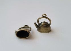 2 st bronsfärgade tekannor, berlocker charms miniatyrer
