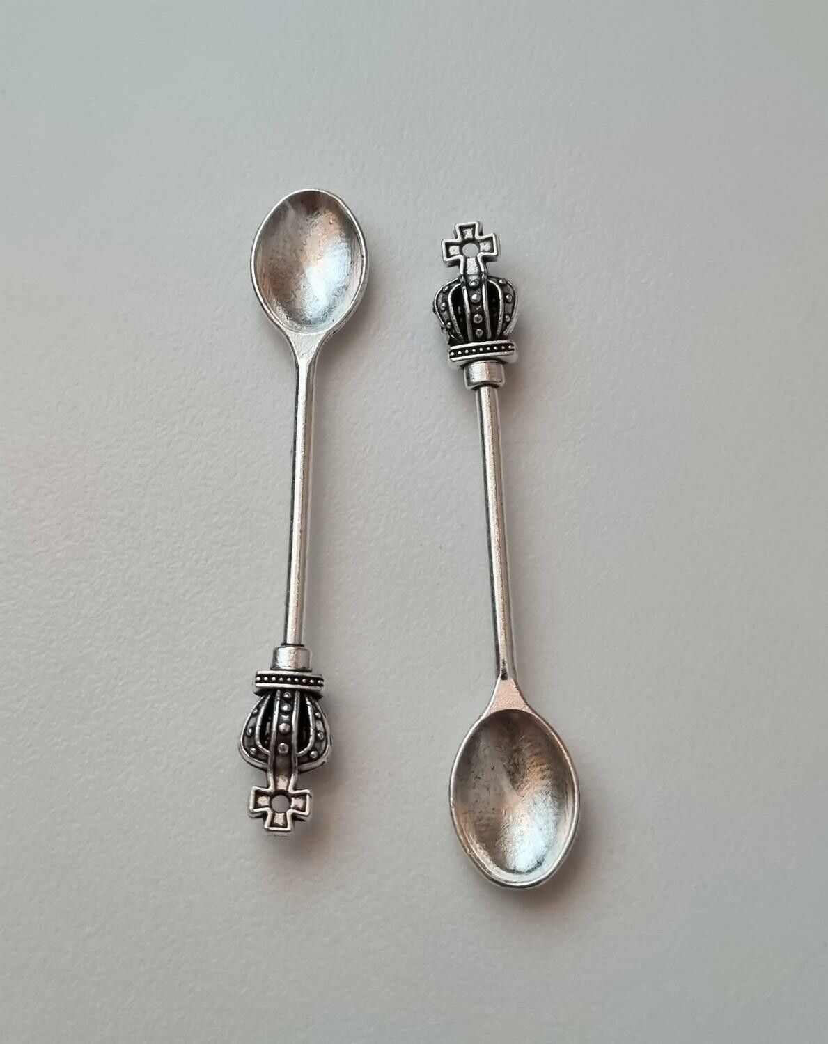 2 st Skedar, berlocker charms miniatyrer