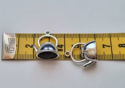 2 st silverfärgade tekannor, berlocker charms miniatyrer
