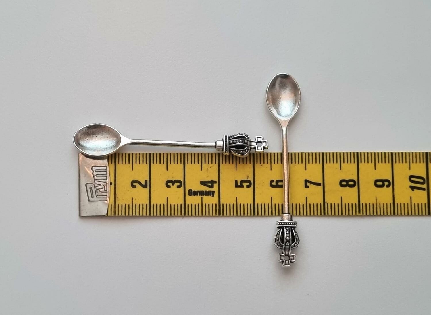 2 st Skedar, berlocker charms miniatyrer