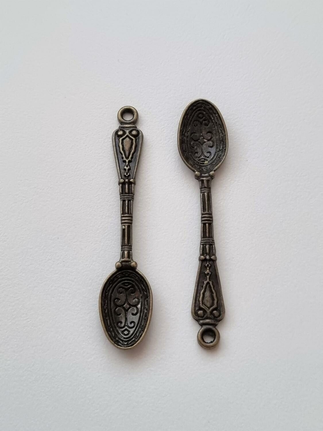 2 st Skedar, berlocker charms miniatyrer