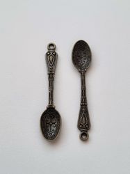 2 st Skedar, berlocker charms miniatyrer