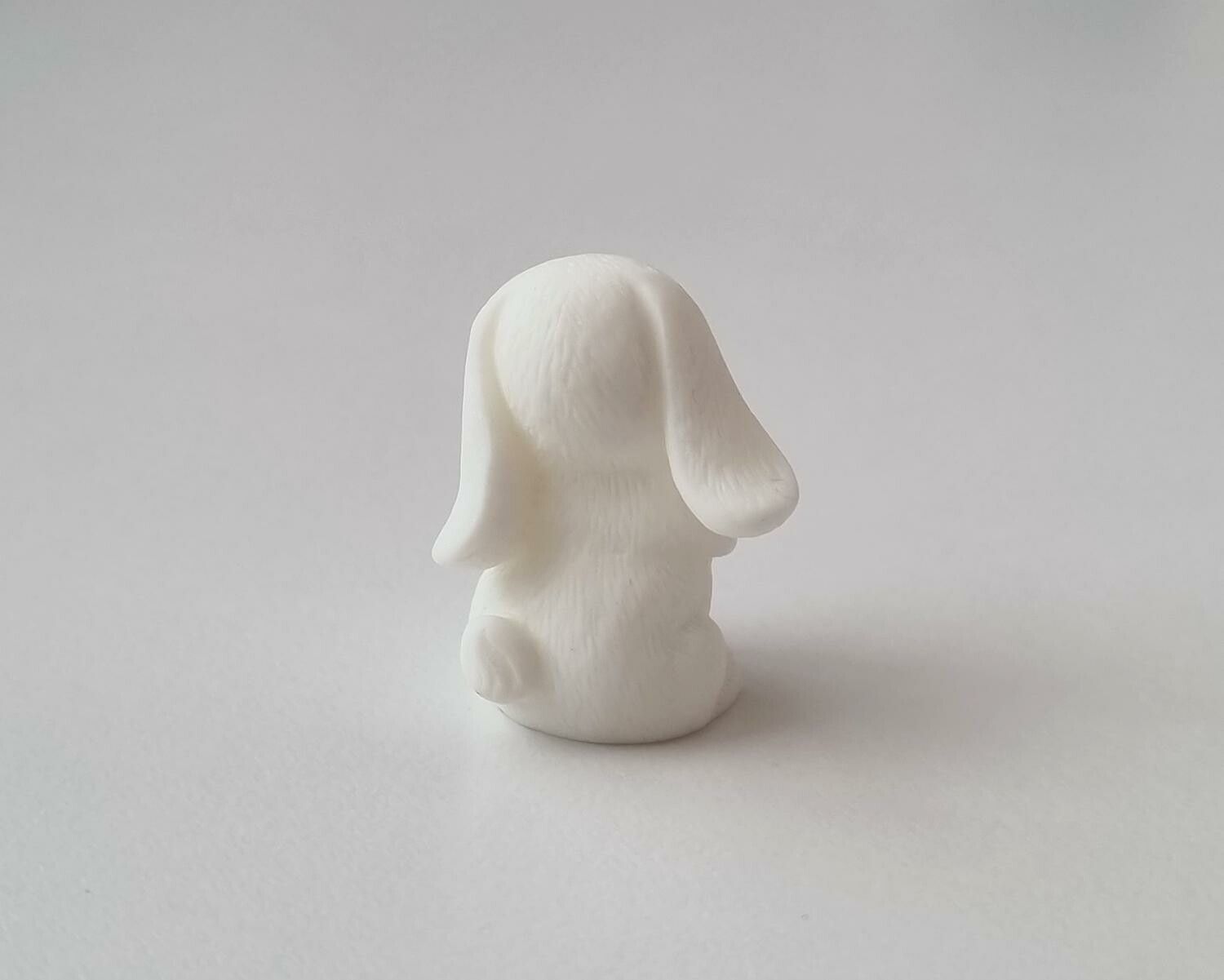 Söt liten kanin, minikanin. Miniatyr för dockskåp / tittskåp (variant 22)