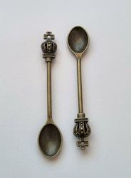 2 st bronsfärgade skedar, berlocker charms miniatyrer