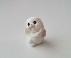 Söt liten kanin, minikanin. Miniatyr för dockskåp / tittskåp (variant 17)