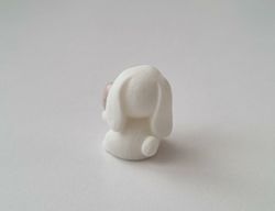Söt liten kanin, minikanin. Miniatyr för dockskåp / tittskåp (variant 17)