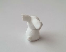 Söt liten kanin, minikanin. Miniatyr för dockskåp / tittskåp (variant 19)