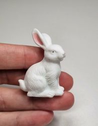 Handmålad liten kanin, minikanin miniatyr (4,3 x 2 cm)