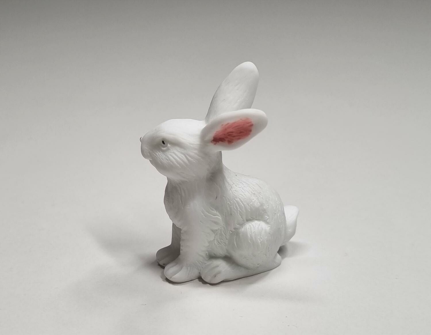 Handmålad liten kanin, minikanin miniatyr (4,3 x 2 cm)
