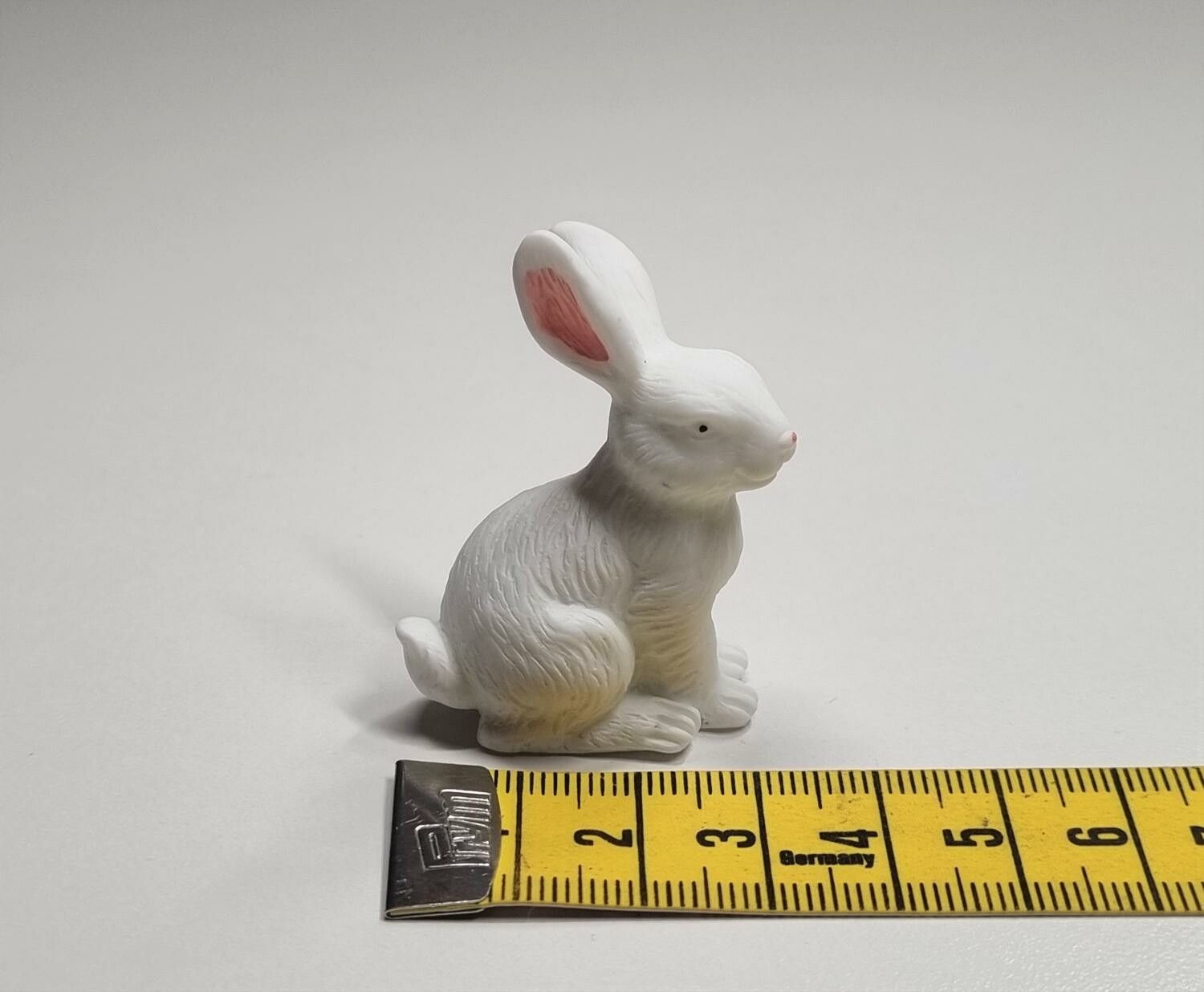 Handmålad liten kanin, minikanin miniatyr (4,3 x 2 cm)