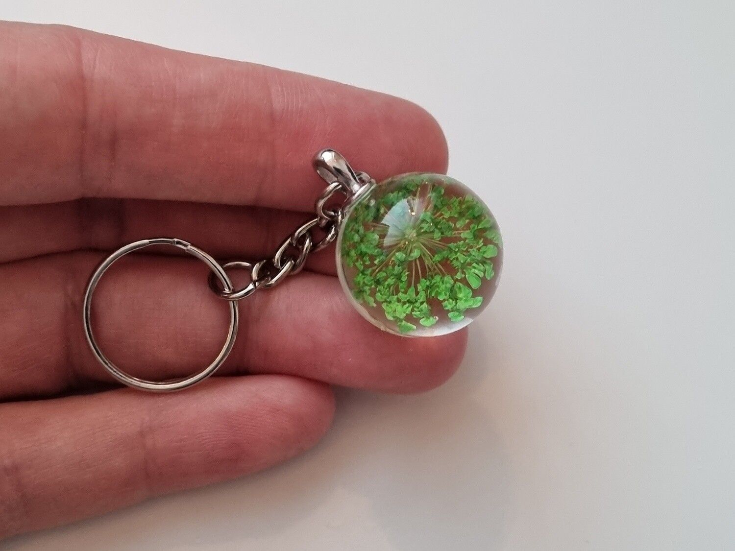 Nyckelring med rund glasberlock (grön)