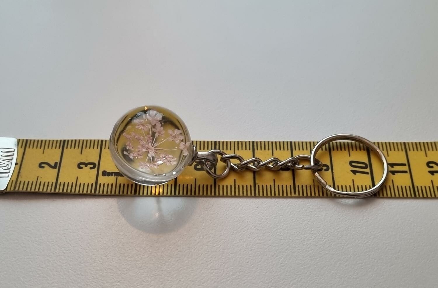 Nyckelring med rund glasberlock (rosa)
