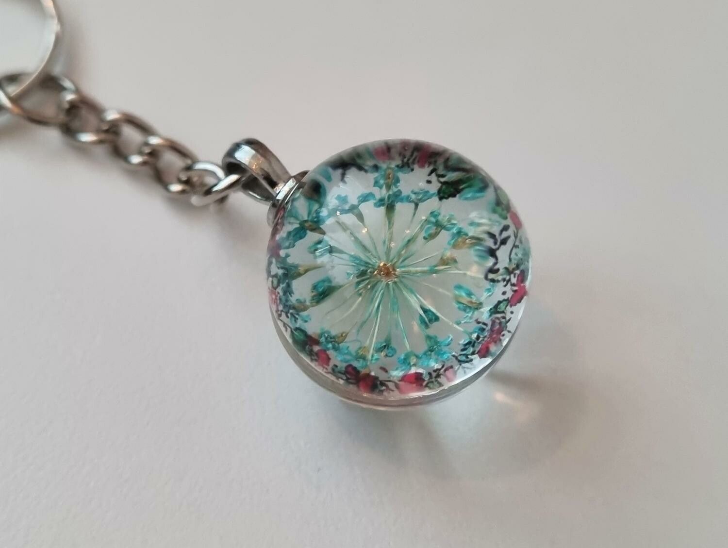 Nyckelring med rund glasberlock (turkos)
