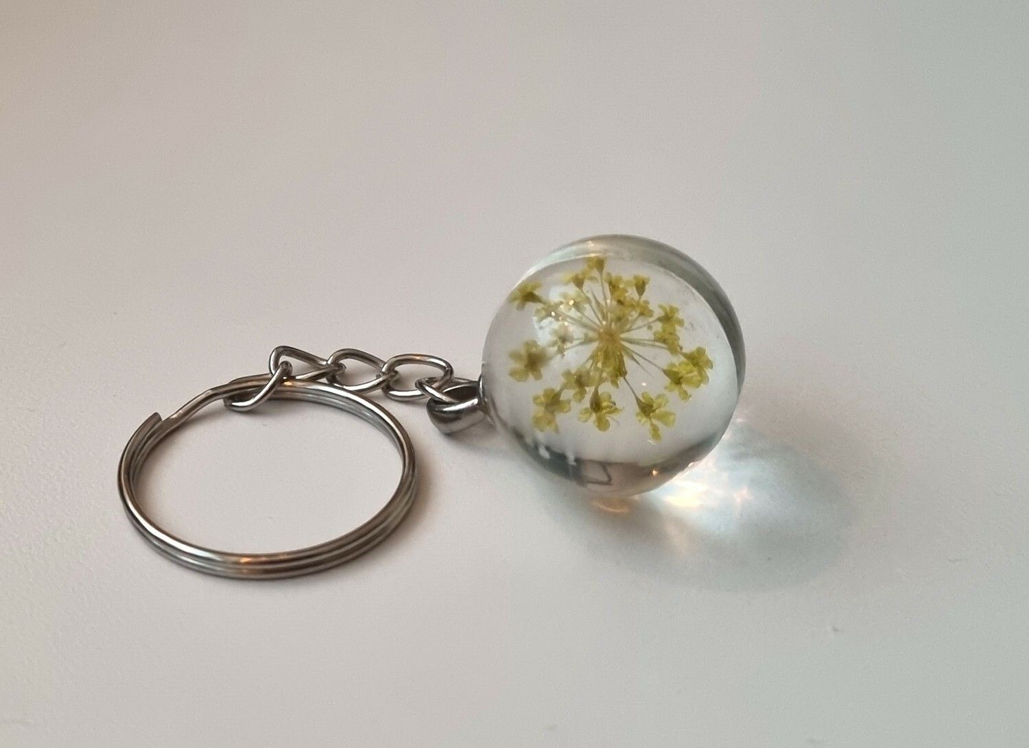Nyckelring med rund glasberlock (gul)
