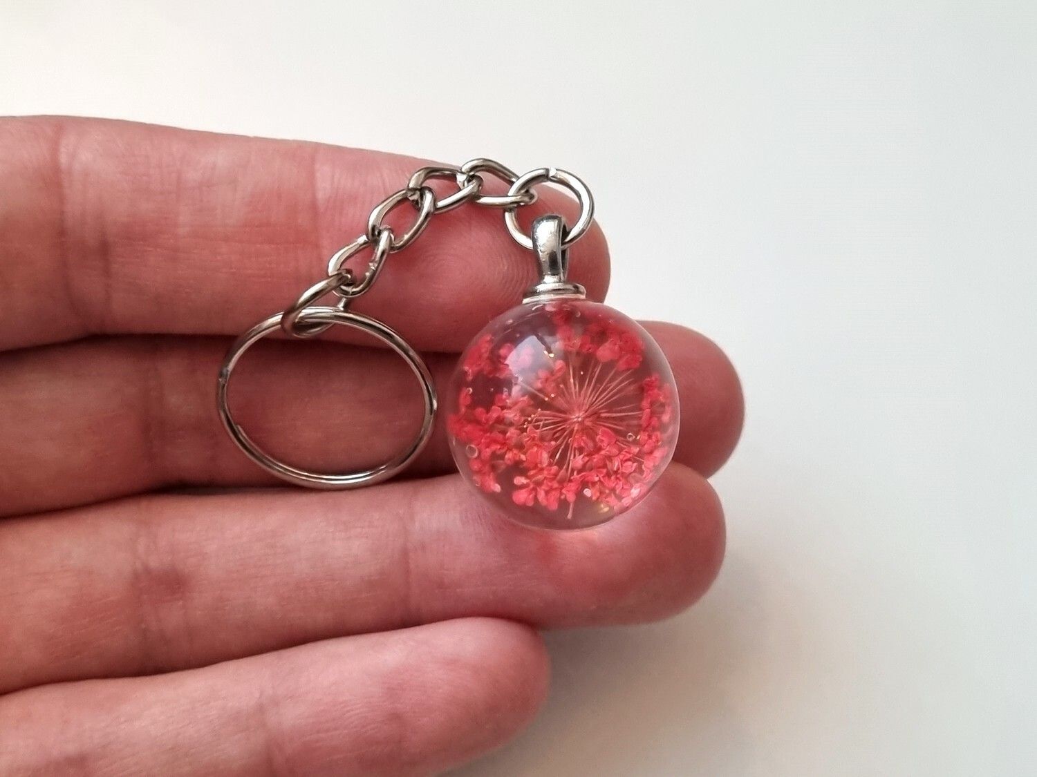 Nyckelring med rund glasberlock (röd)
